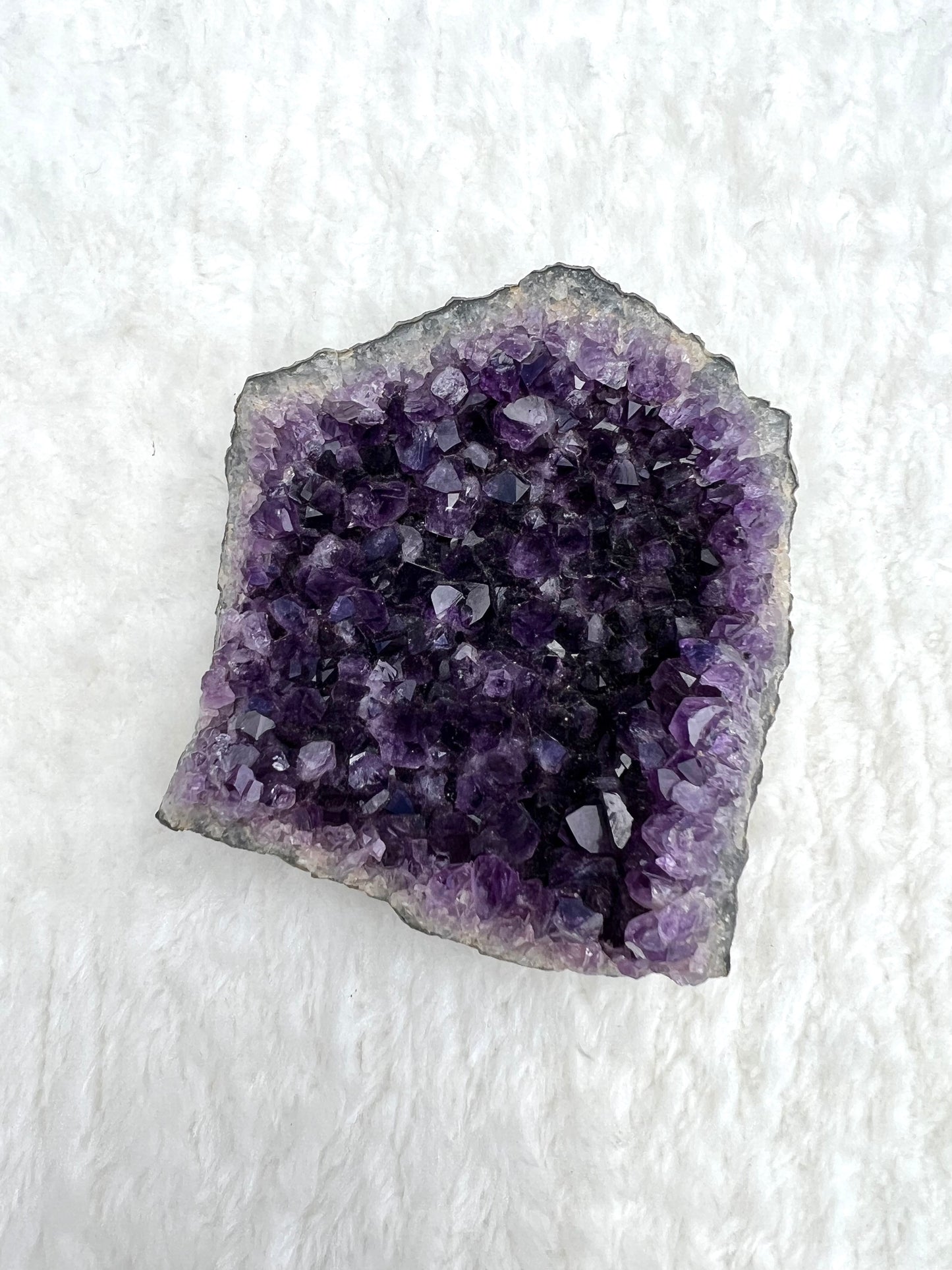 Amethyst Freeform Cutbase 253 g - Zoee Crystals