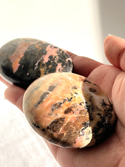 Rhodonite Palmstone - Zoee Crystals
