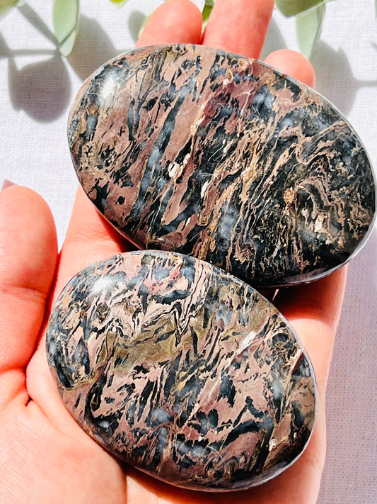 Desert Jasper Palmstone - Zoee Crystals