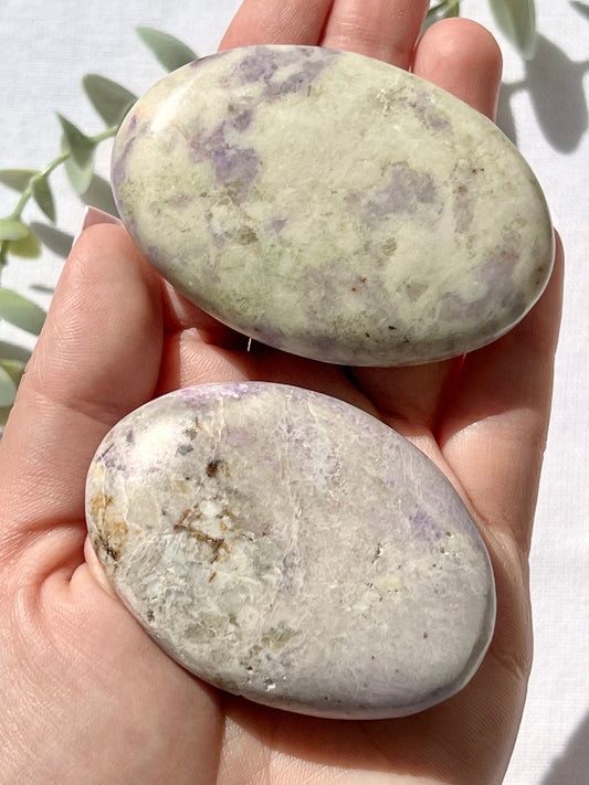 Hackmanite Palmstone - Zoee Crystals