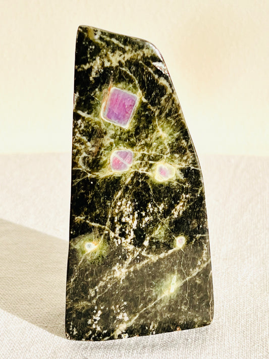 Ruby Zoisite Freeform - 260 g - Zoee Crystals